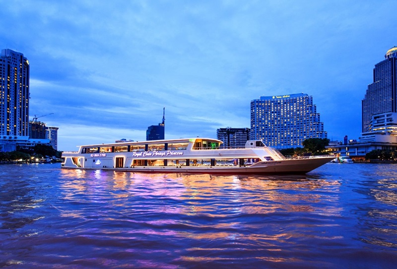 Chao Phraya Dinner Cruises in Bangkok 1