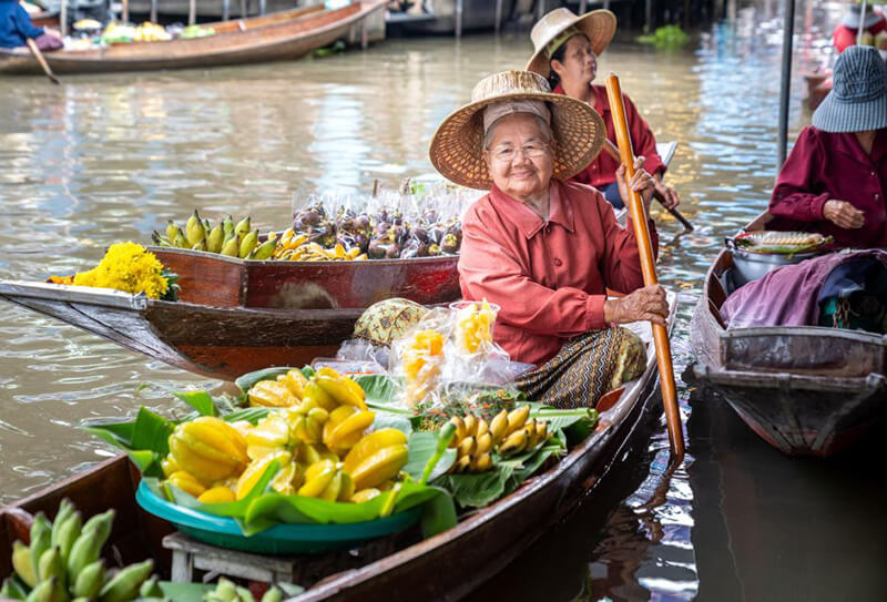 Half Day Floating Market Tour in Bangkok 1